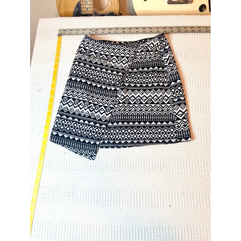 Moa Moa Black White Geometric Tribal Print Asymmetrical Zip Mini Skirt Small